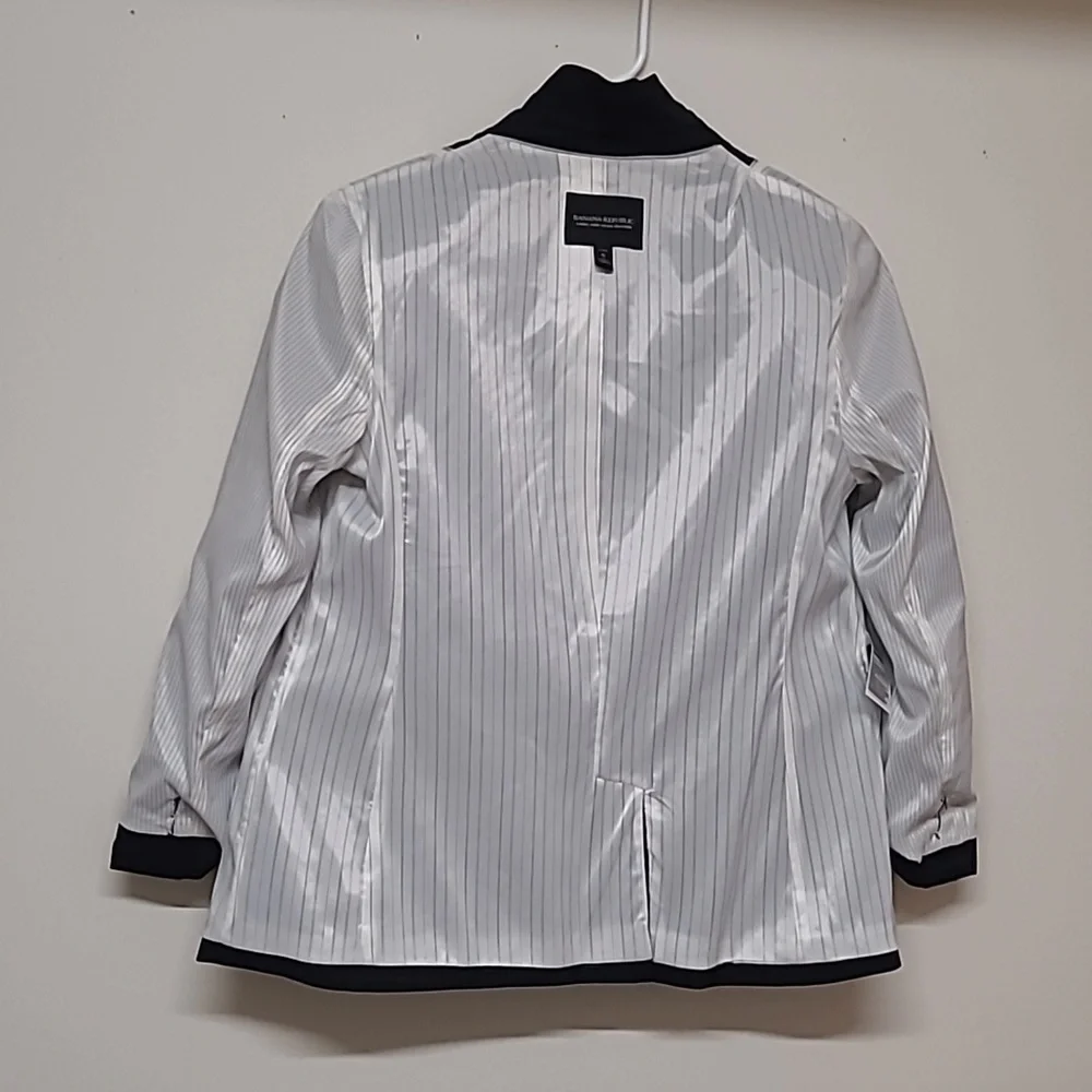 Banana Republic Black Sport Coat with‎ Notched Lapel used good condition.